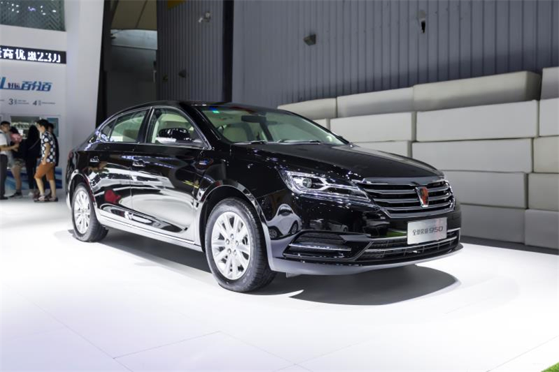 全新荣威950、荣威e950定义“高级轿车” 成都车展亮相售价16.88万起 互联网汽车上市一周年 系统升级带来颠覆式进化