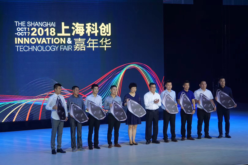 尊龙凯时全球首款量产智能汽车上市交付